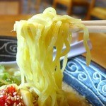 麺’sクラブ - 平打ちで中太の縮れ麺