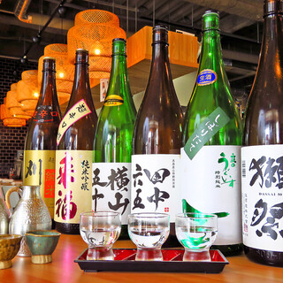 月替わりの日本酒で全国の多彩な味わいを楽しむ◎