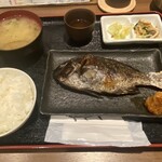 魚屋食堂 魚吉三平 - メジナの焼き魚定食
