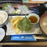 海鮮処 ぎょぎょぎょ - あっさり刺身ヤガラ定食（刺身、天ぷら2種）
1848円