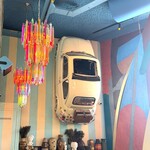 Bello Gio's by the River - 壁に飾られたFiat飾られた