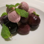 フロリレージュ - フレッシュの巨峰とスフレ・グラス、ヨーグルトのムース、ラム酒のアイスクリーム1