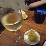 タイガーバル - チリのシャルドネとお通し