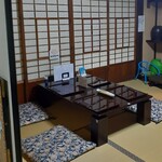 十割手打 そば処 百百百百 - 座敷席。子供用椅子があり家族利用もいらっしゃいました。