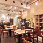 麻布 川上庵 - 【'14/09/16撮影】店内のテーブル席の風景です