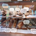 ベッカライ ビオブロート - ハード系も多く揃っておりますが