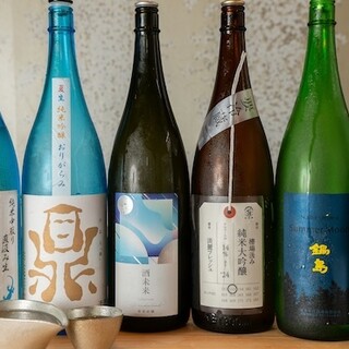 店主こだわりの多種多彩な日本酒やワインをお肉に合わせて