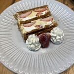 キハチ カフェ アトレ浦和店 - いちごのナポレオンパイ