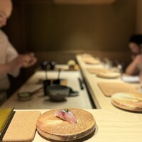 鮨 由う - 当日はわたしら以外全員外国人。雰囲気はとてもいい