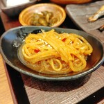 炭火焼干物定食 しんぱち食堂 - 大根きんぴら