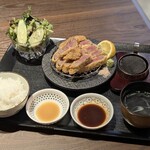 牛の達人 - 国産上ロースかつ定食　1,480円