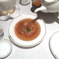 中国飯店 琥珀宮 - フカヒレとカニ肉の上湯スープかけ