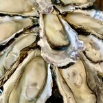 牡蠣小屋ろっこ - 蒸し牡蠣 110円