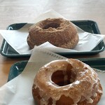 GOOD SHED - Cinnamon(奥)  Solted butter(手前)