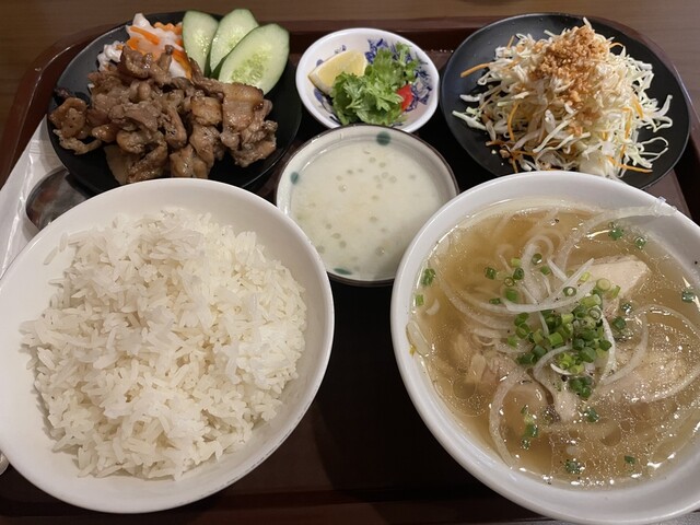 TUAN PHONG QUAN （トゥアン フォン レストラン） - 十三/ベトナム料理