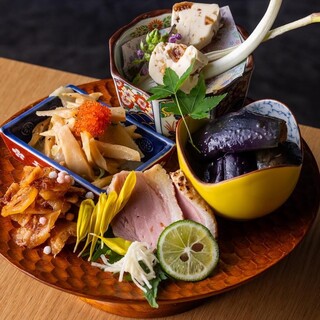 どんこ椎茸・おばんざいをはじめとするお酒に合う一品料理も充実