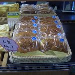 ベーカリー - 人気No１。竹田シェフのこだわりビーフカレーパン(140円）