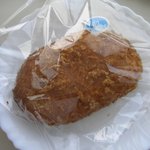 ベーカリー - 竹田シェフのこだわりビーフカレーパン(140円）袋入りで販売。