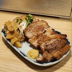 煮干そば 流。 - おつまみチャーシュー