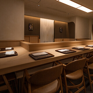 【個室有】暖かさと気品ある雰囲気を兼ね備えた空間でゆったりと