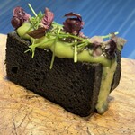 クラフタル - 手でそのまま豪快に頂きました。
      芽ねぎと良く合います