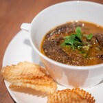 caillou - モリーユ茸、新玉ねぎのフラン