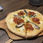 BANSAN 京色 - オイルサーディンのピザ