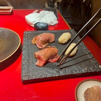 和牛とタン 焼肉 とみ 新橋本店 - 
