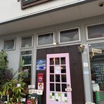 グリーンテーブル - ピンク色の可愛い扉