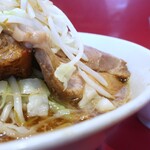 ラーメン二郎 - 豚の厚み