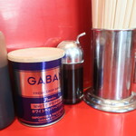 ラーメン二郎 - 卓上調味料