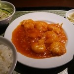 Chuugokuryouri Kikouen - ランチのエビチリ
                        夜は家族とお昼は一人で
                        エビチリ定食はお昼しかありません。
                        辛くないエビチリでとっても美味しい。
                        いつも完食ですo(^o^)o