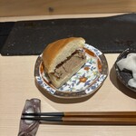 喜美鶏 - バンズではさんだレバーパテ