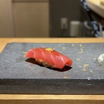 鮨 琥珀 - 赤身漬け
