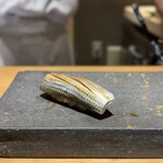 鮨 琥珀 - こはだ