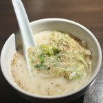 炭火焼肉 焼きしゃぶ にく式 - コムタンスープ　インうどん