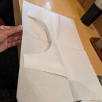 大宮大勝軒 - 自前の紙エプロンです。