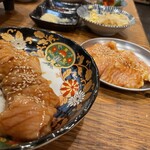 焼肉大衆酒場 真 肉焼屋 - 上ミノと牛テッチャン