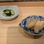 銀座 鮨 しょう介 - ガリと漬物⋯料理の合間に⋯