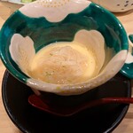 銀座 鮨 しょう介 - 帆立の旨み、餡のコクが楽しめる茶碗蒸しとなった。後を引く味わいを楽しめる。
