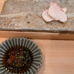 銀座 鮨 しょう介 - クエ⋯炙りタタキ、おろしポン酢で！まるで鶏肉のようにプリプリ