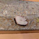 銀座 鮨 しょう介 - 蛸(ボイル)⋯塩で楽しむ。コリコリした独特の食感。ほんのりとした甘みすら感じる。