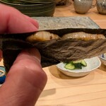 銀座 鮨 しょう介 - 平貝の磯辺巻き⋯平貝を出汁醤油で焼き、海苔を巻いて楽しむ逸品。コリコリ感あり、山椒、七味の香りを楽しむ。