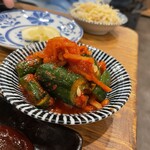 焼肉大衆酒場 真 肉焼屋 - オイキムチ