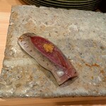 銀座 鮨 しょう介 - 鯵(釣り鯵)⋯脂が適度に乗り、豊かな味わい。