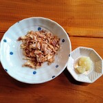 油そば専門店おま屋 - フライドオニオンとニンニク