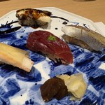 札幌 個室蟹料理 かに辻 - 網走　ズワイガニ　昆布
      塩釜　赤身づけ　あたりネギ
      小肌　大阪湾
      宮城　煮穴子