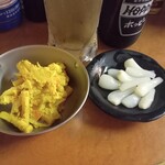 立呑処へそ - カレーマカロニサラダ、塩らっきょう