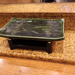 にぎり鮨 一五〇 - 土台になっていました