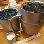 コメダ珈琲店  - 左・アイスコーヒー、右・たっぷりアイスコーヒー